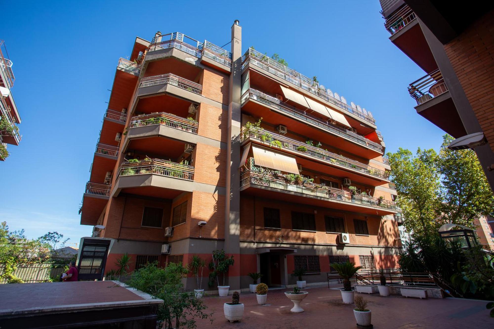 Stanza Comoda E Silenziosa Con Bagno Privato E Area Lavoro E Relax Rome Bagian luar foto