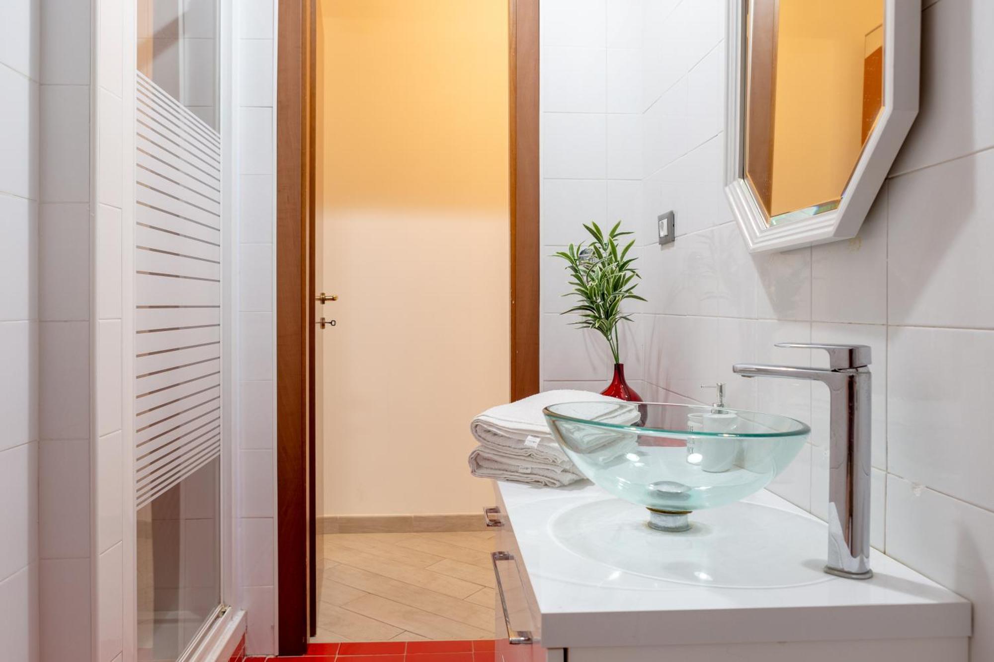 Stanza Comoda E Silenziosa Con Bagno Privato E Area Lavoro E Relax Rome Bagian luar foto