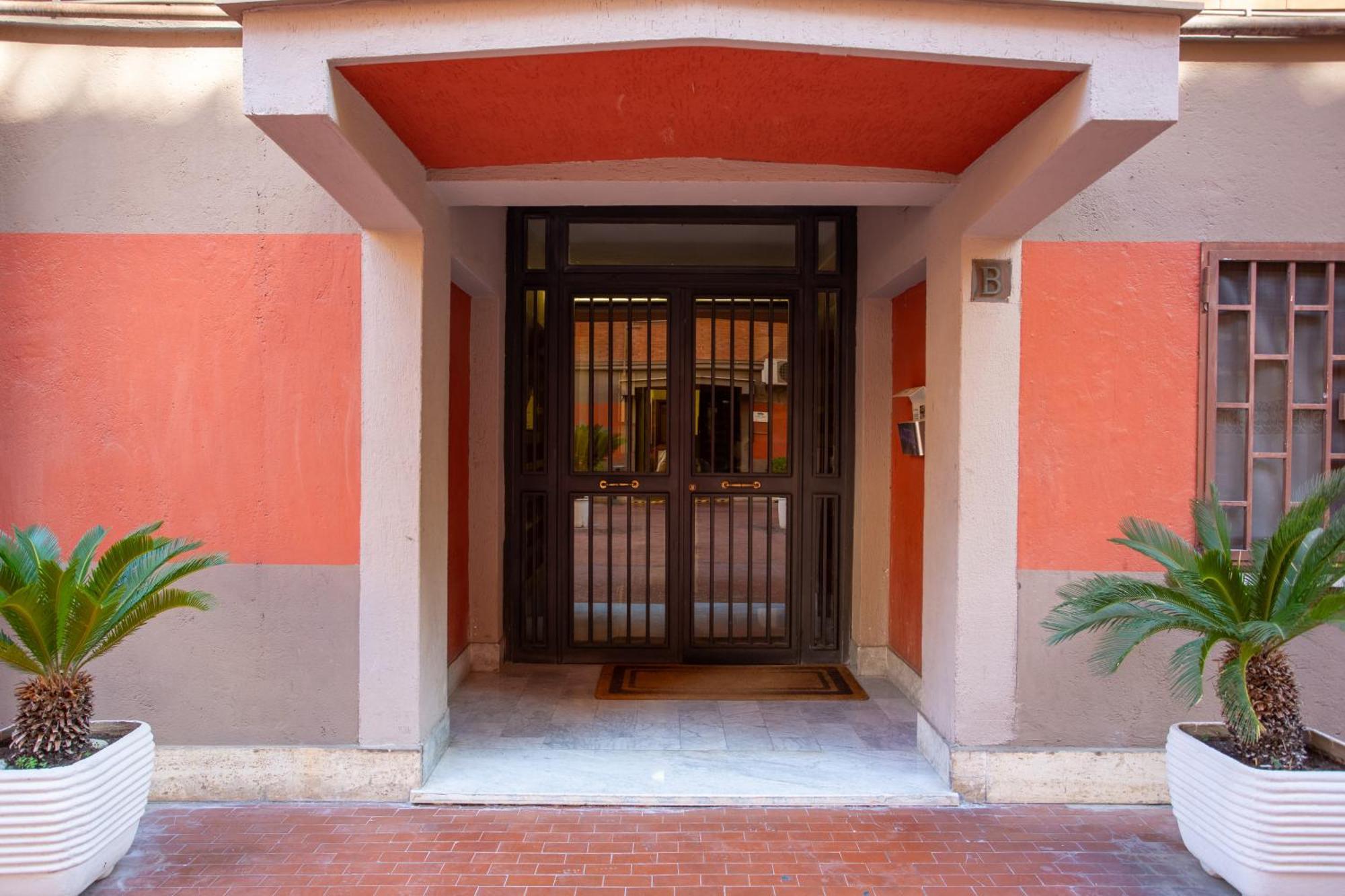 Stanza Comoda E Silenziosa Con Bagno Privato E Area Lavoro E Relax Rome Bagian luar foto